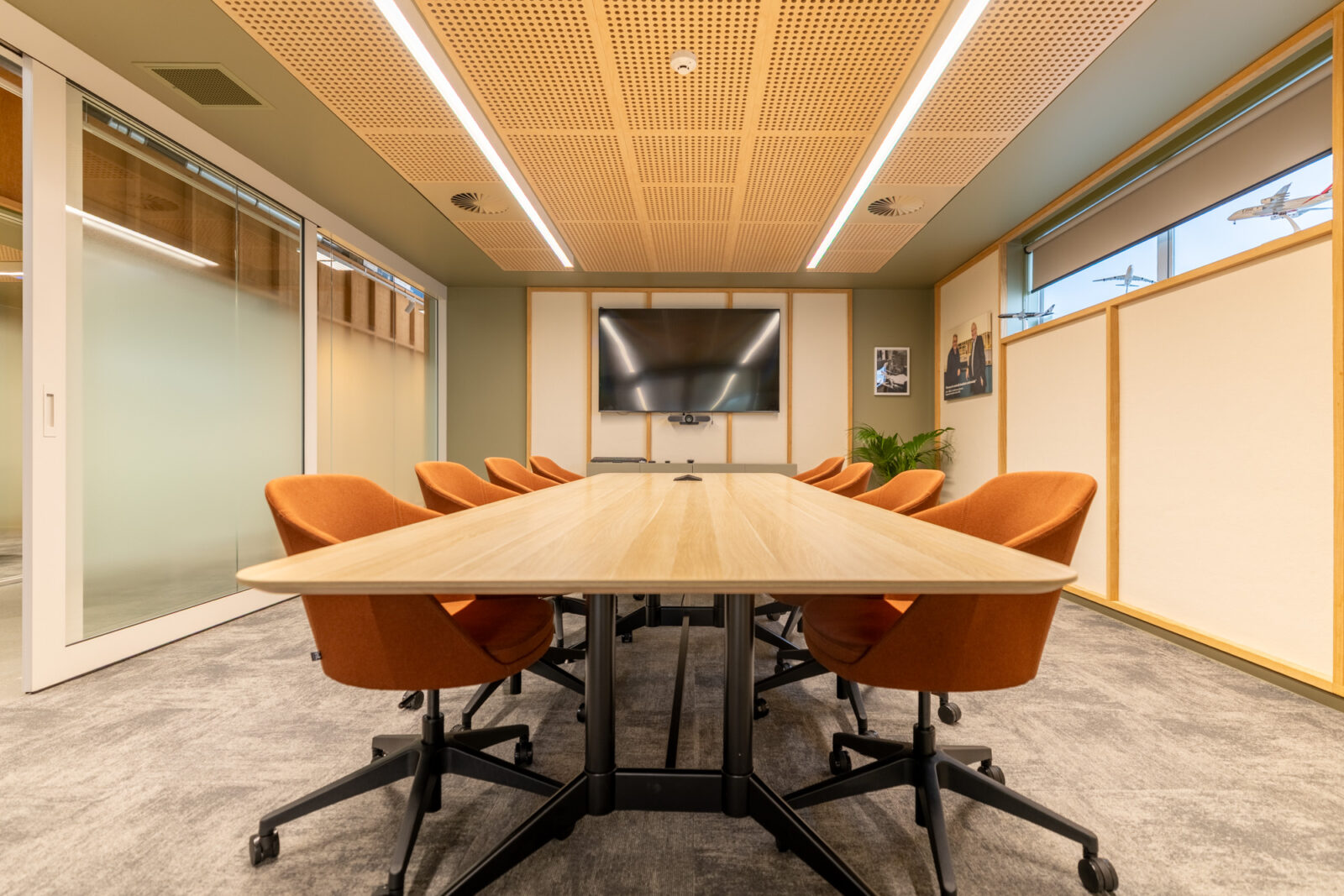 Davmet Office Fit-Out Int Workspaces Boardroom